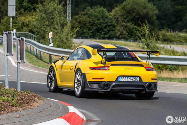 Eerste spot: Porsche 991 GT2 RS (in het geel!)